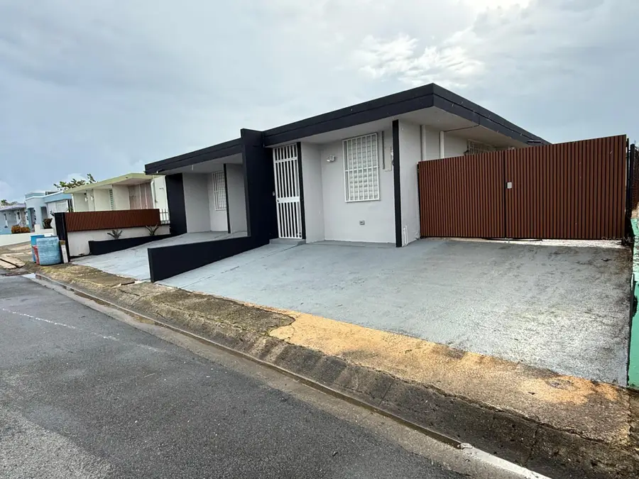 VILLA CAROLINA Calle 102 #106-19, Carolina, PR 00985 - #3