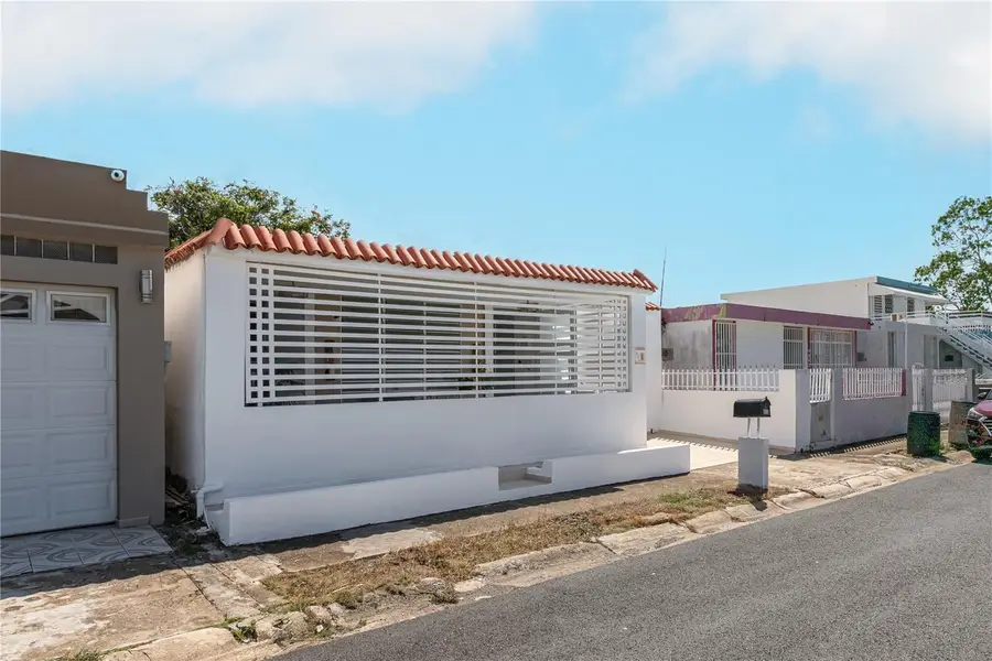 747 Levittville #SE6, Toa Baja, PR 00949 - #2