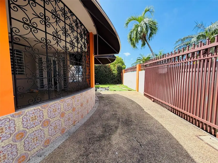 102 Urano, Carolina, PR 00979 - #2