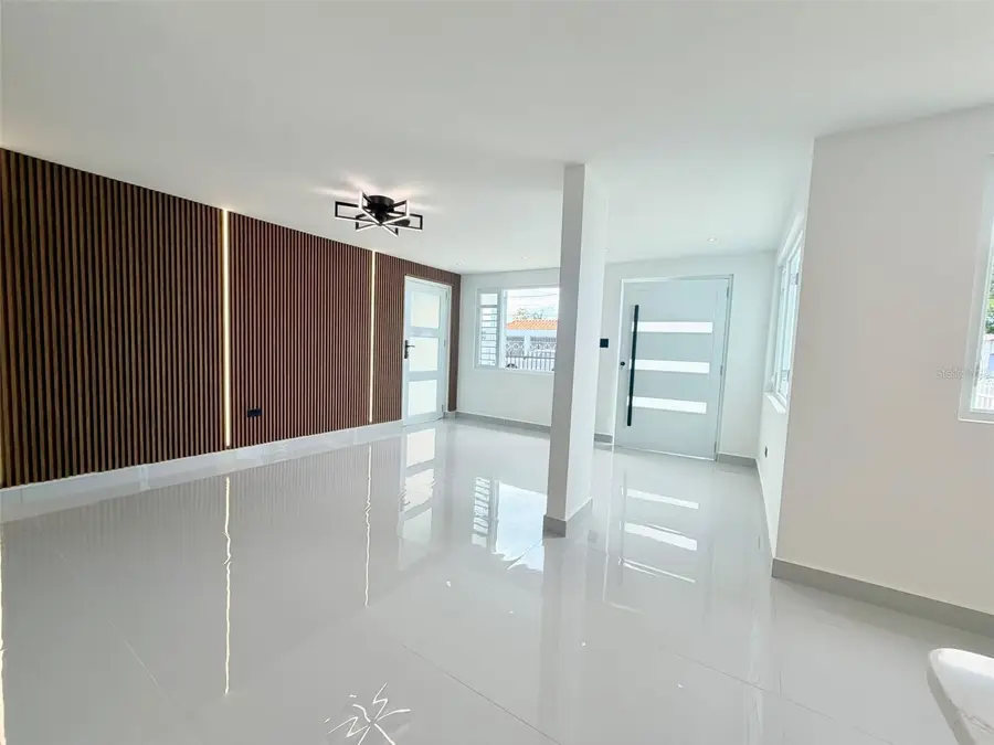 5 Urb. Jos Severo Quiones, Carolina, PR 00985 - #2