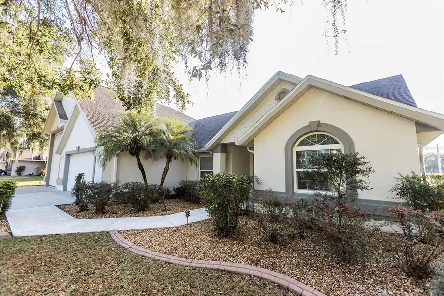 6112 Silver Oaks Drive, Zephyrhills, FL 33542 - Image #2