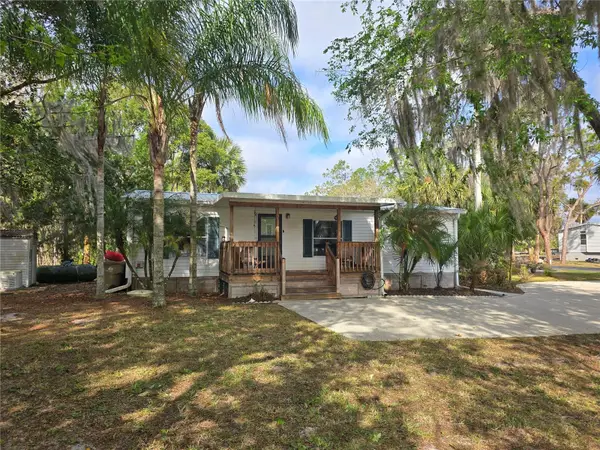 56449 Maple Road, ASTOR, FL 32102