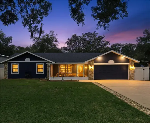 27627 Lois Drive, TAVARES, FL 32778