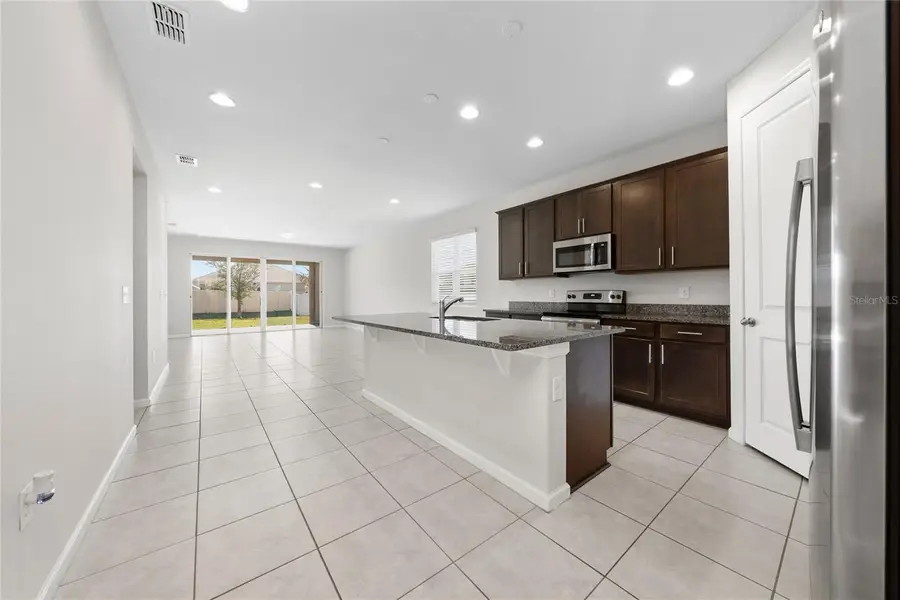 689 Meadow Pointe Dr, Haines City, FL 33844 - Image #2