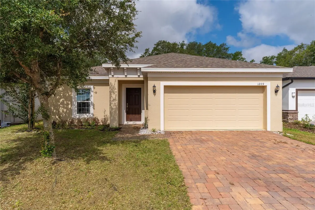 1209 Stratton Avenue, Groveland, FL 34736 - #1