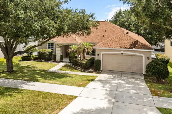 1679 Grandiflora Avenue, CLERMONT, FL 34711