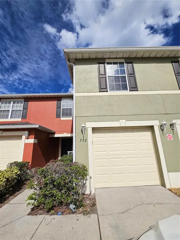752 Cresting Oak Circle #64, ORLANDO, FL 32824