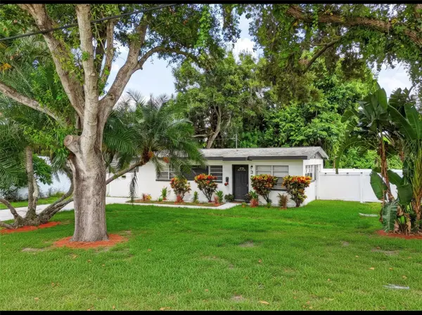 327 Barbara Circle, BELLEAIR, FL 33756