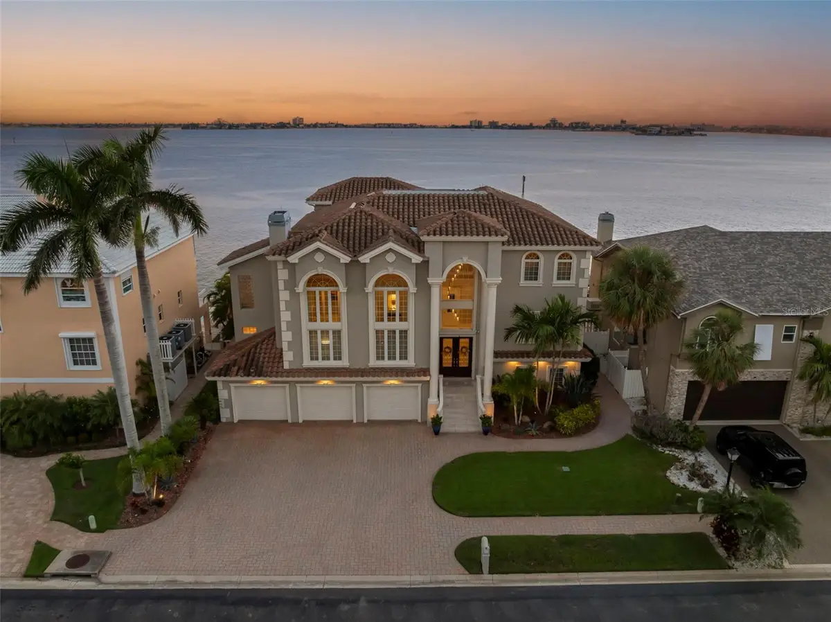 5907 Bayview Circle S, Gulfport, FL 33707 - Image #1