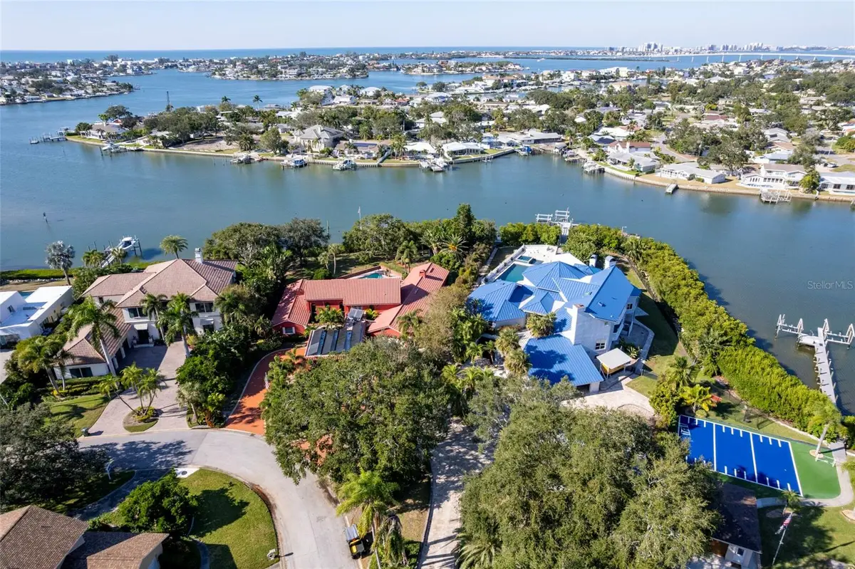 2268 Kings Point Drive, Largo, FL 33774 - Image #1