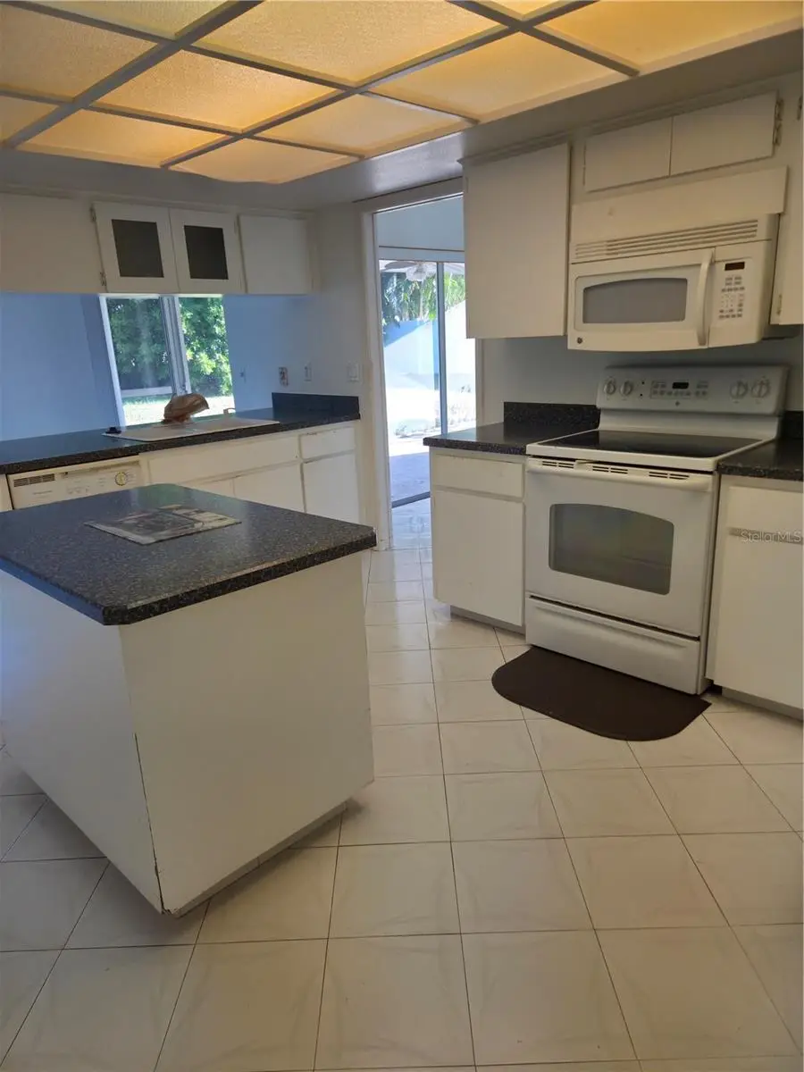2700 Westchester Drive N, Clearwater, FL 33761 - Image #2
