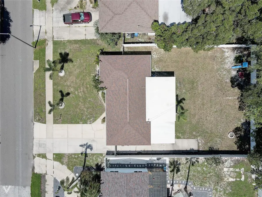 6637 Poinsettia Avenue S, Saint Petersburg, FL 33707 - Image #2