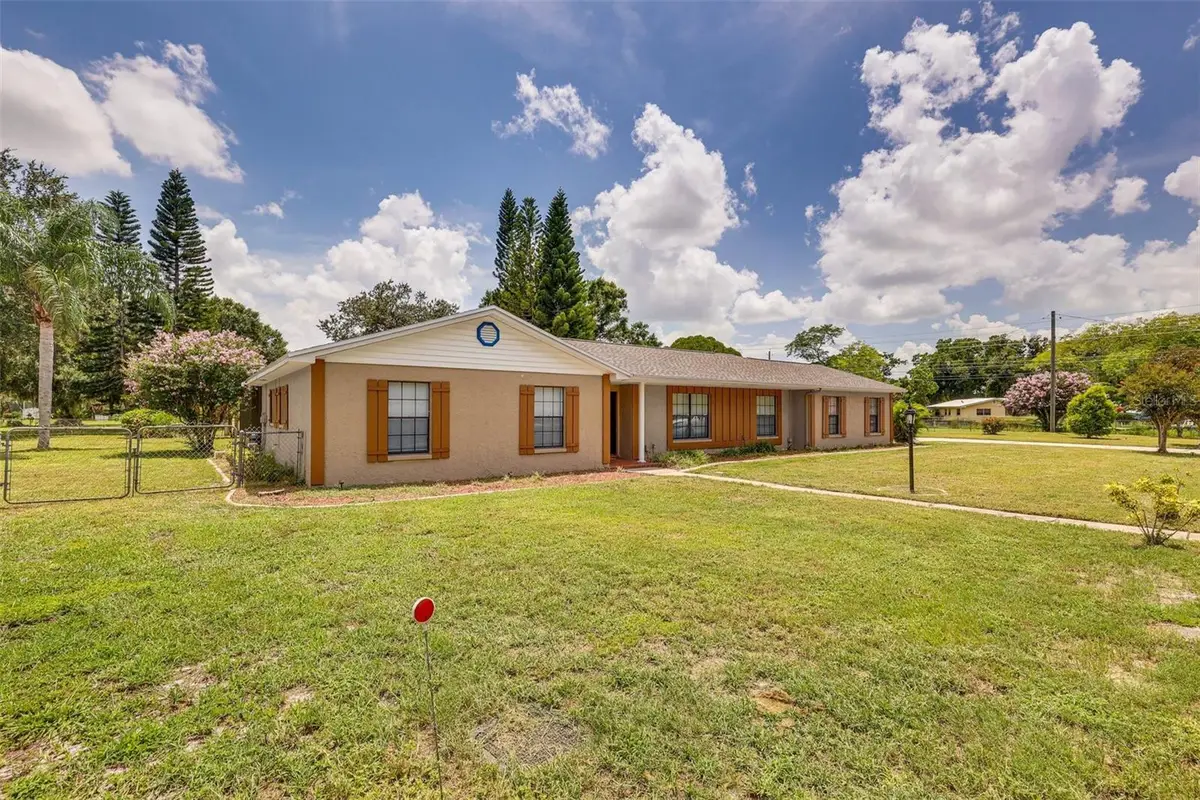 920 Lakeview Drive, Wimauma, FL 33598 - Image #1