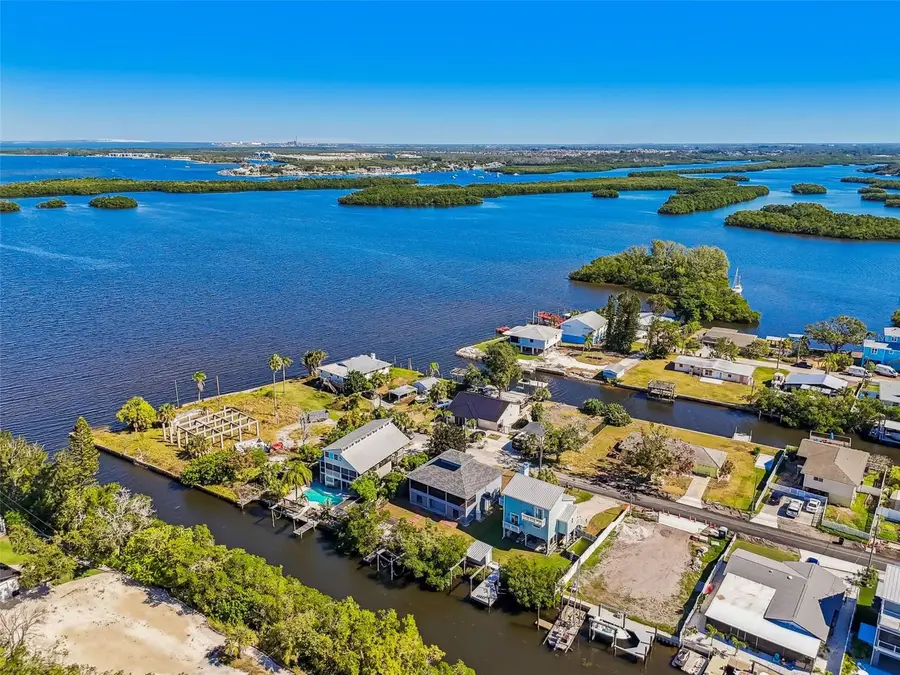 807 Seabreeze Drive, Ruskin, FL 33570 - Image #3