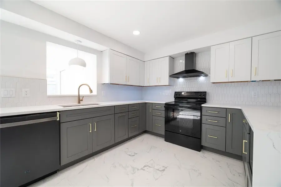 1001 Eden Isle Boulevard Ne #3, Saint Petersburg, FL 33703 - Image #2