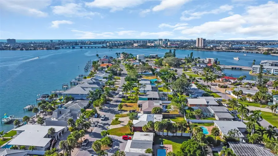 7063 S Shore Drive S, Saint Petersburg, FL 33707 - Image #3