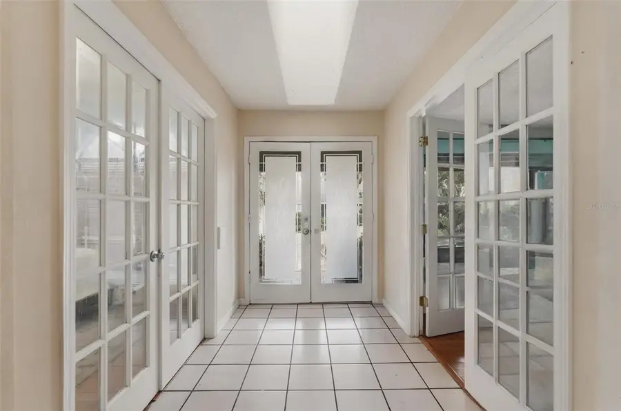 810 Hammockwood Court, Sarasota, FL 34232 - Image #2