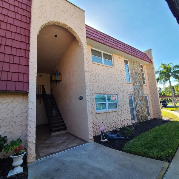 220 Buttonwood Circle #220, SEMINOLE, FL 33777