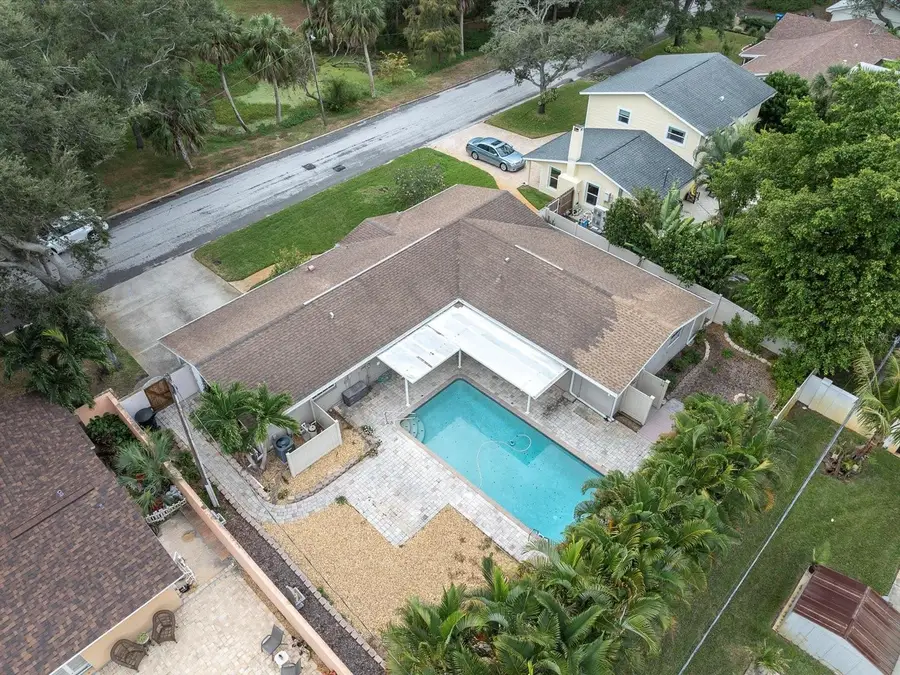8235 39th Avenue N, Saint Petersburg, FL 33709 - Image #2