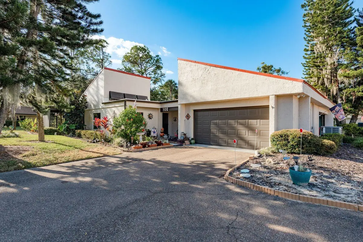 102 Capri Court S, Plant City, FL 33566 - Image #1