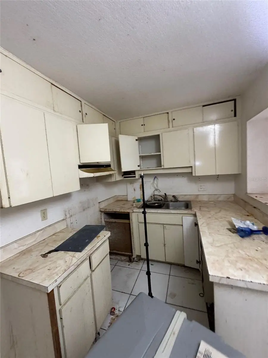 639 Hand Avenue, Sarasota, FL 34232 - Image #3