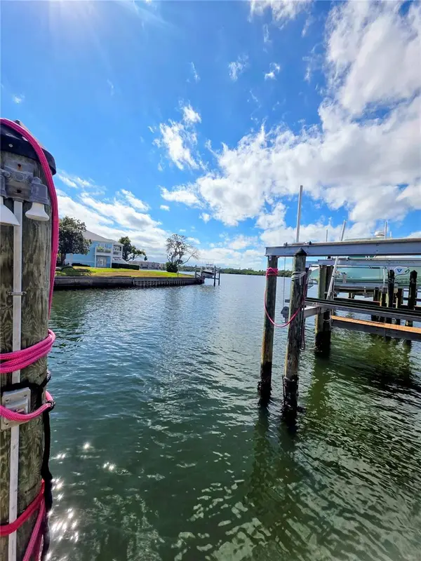 5011 Starfish Drive Se #21SS, ST PETERSBURG, FL 33705