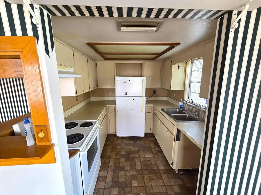 1061 Old South Drive, Lakeland, FL 33811 - Image #3