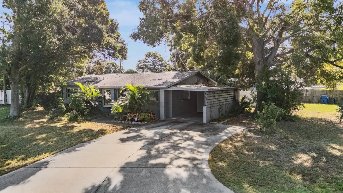 5533 Atlantic Avenue N, Saint Petersburg, FL 33703 - Image #1