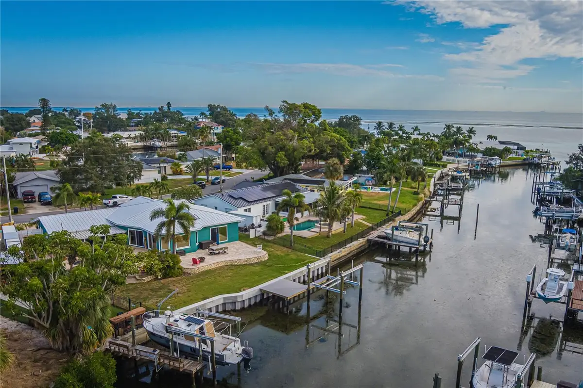 510 Lewis Boulevard Se, Saint Petersburg, FL 33705 - Image #1