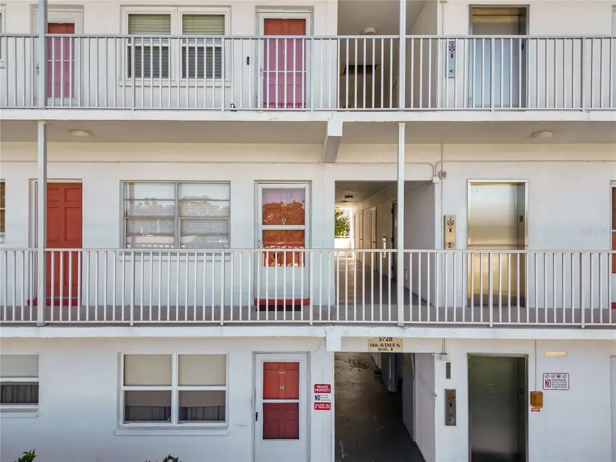5728 N 14th Avenue N #205B, Saint Petersburg, FL 33710 - Image #2