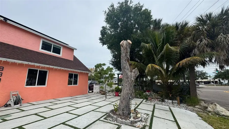 8301 Lopez Drive, Tampa, FL 33615 - Image #3