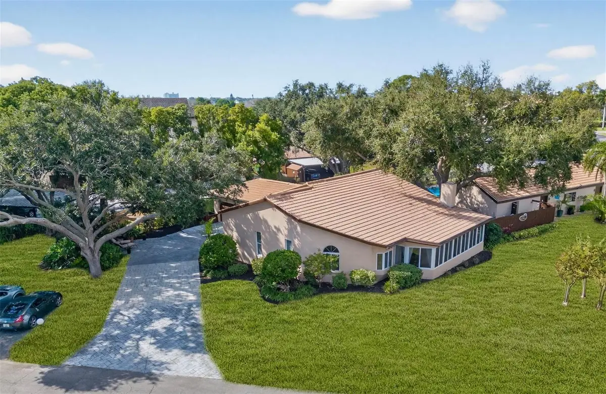 1620 Pelican Creek Crossing, Saint Petersburg, FL 33707 - Image #1