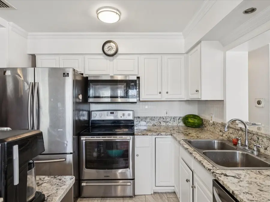 6518 S West Shore Circle, Tampa, FL 33616 - Image #3