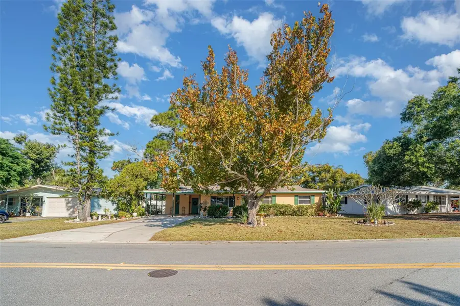4652 Maceachen Boulevard, Sarasota, FL 34233 - Image #2