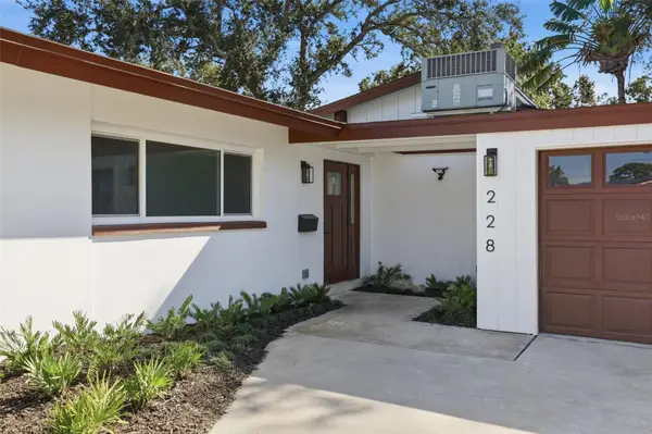 228 87th Avenue Ne, ST PETERSBURG, FL 33702