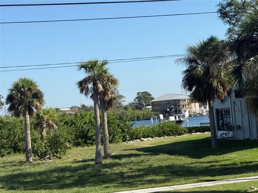 653 Bayshore Drive, Tarpon Springs, FL 34689 - Image #3