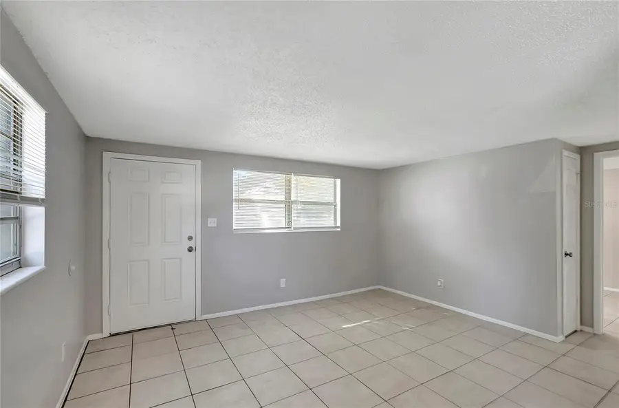 910 E Waters Avenue, Tampa, FL 33604 - Image #3