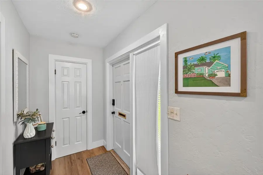 513 Dolphin Avenue Se, Saint Petersburg, FL 33705 - Image #2