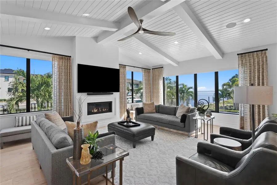 1934 Hawaii Avenue Ne, Saint Petersburg, FL 33703 - Image #3