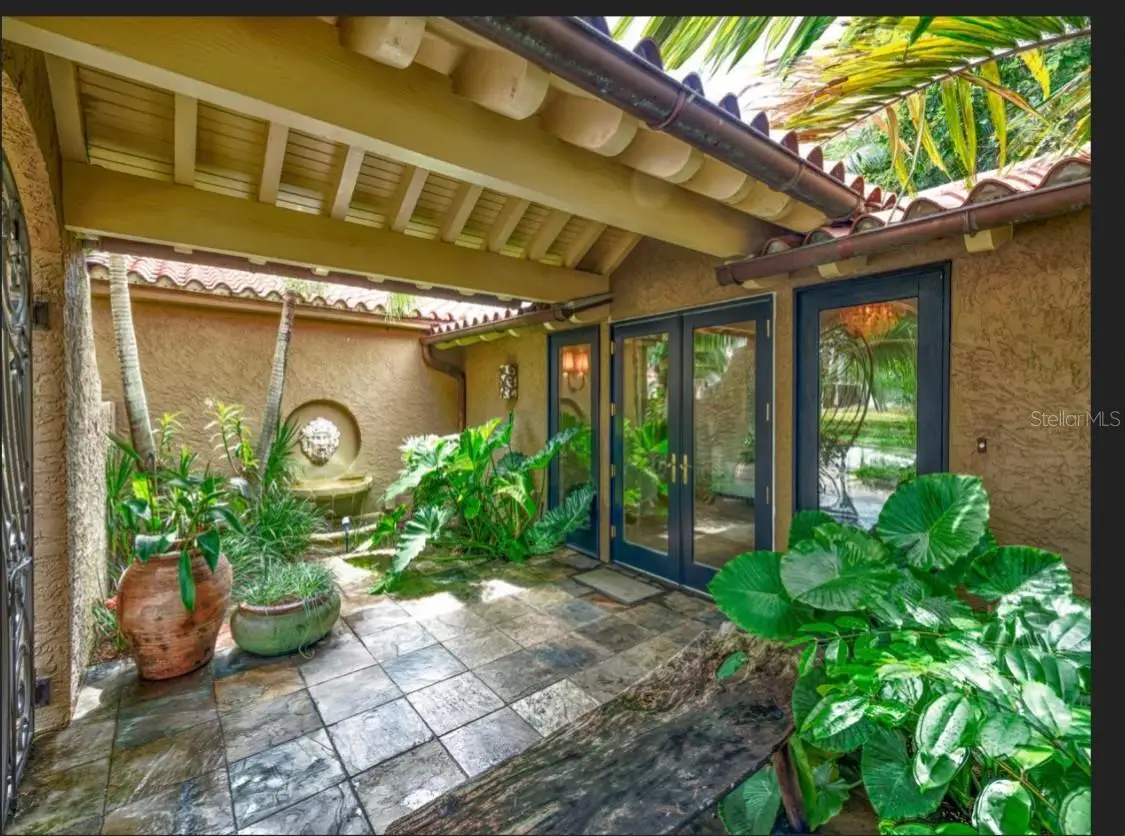 808 Brightwaters Boulevard Ne, Saint Petersburg, FL 33704 - Image #1