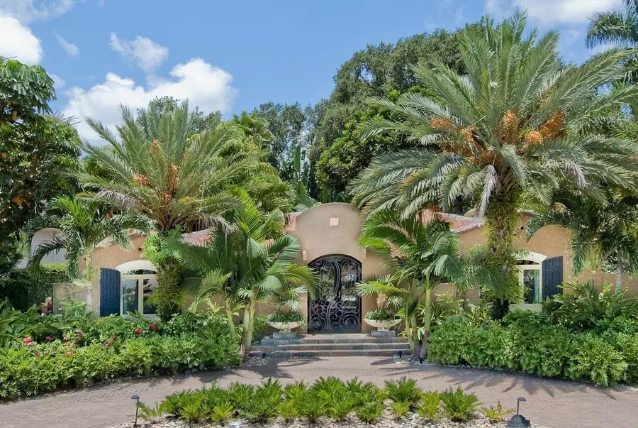 808 Brightwaters Boulevard Ne, Saint Petersburg, FL 33704 - Image #2