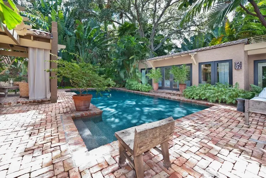 808 Brightwaters Boulevard Ne, Saint Petersburg, FL 33704 - Image #3