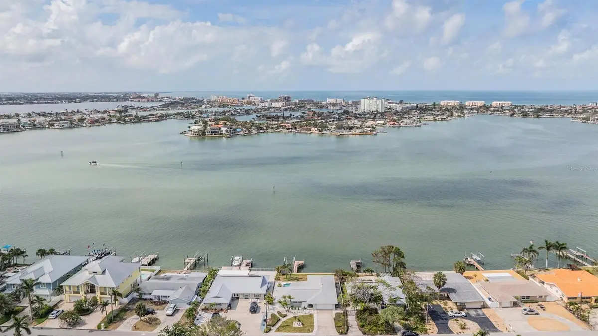 7092 S Shore Drive, Saint Petersburg, FL 33707 - Image #1