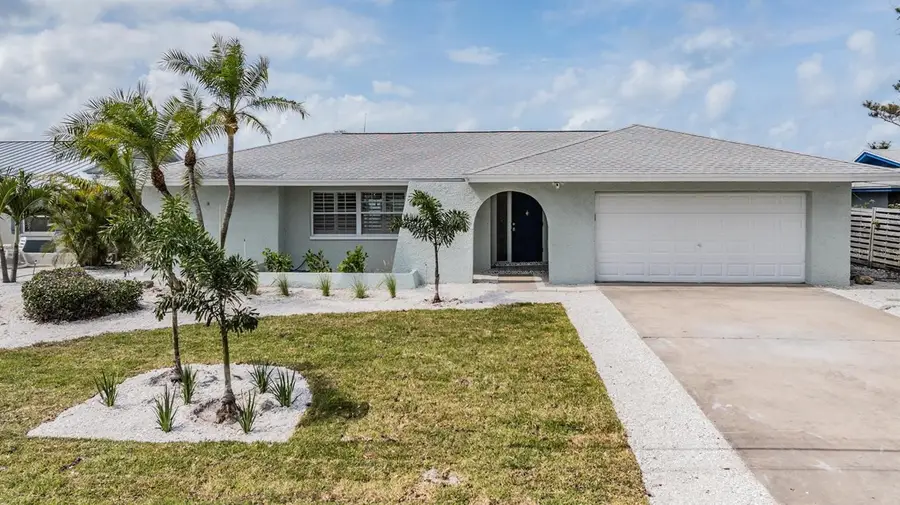 7092 S Shore Drive, Saint Petersburg, FL 33707 - Image #3