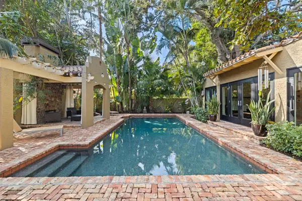 808 Brightwaters Boulevard Ne, ST PETERSBURG, FL 33704