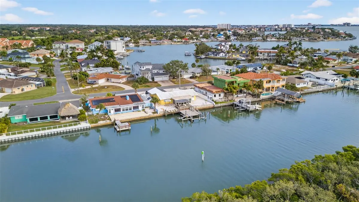 1421 Sea Gull Drive S, Saint Petersburg, FL 33707 - Image #1