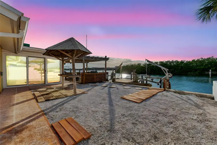 1421 Sea Gull Drive S, Saint Petersburg, FL 33707 - Image #3