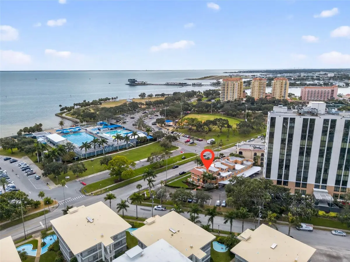 922 N Shore Drive Ne, Saint Petersburg, FL 33701 - Image #1
