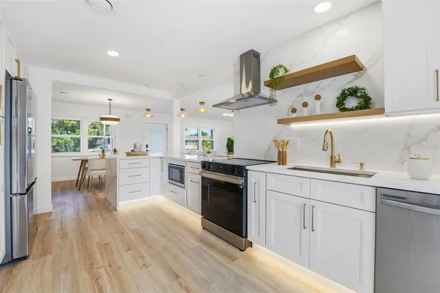 3538 Fairview Drive, Sarasota, FL 34239 - Image #3