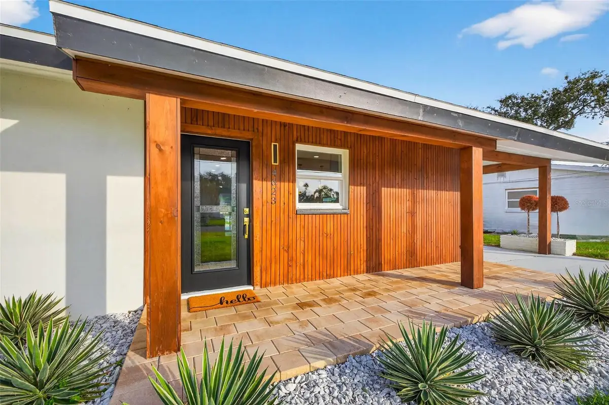 4623 Carson Street Ne, Saint Petersburg, FL 33703 - Image #1